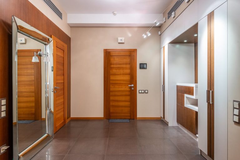 Isoler phoniquement une porte